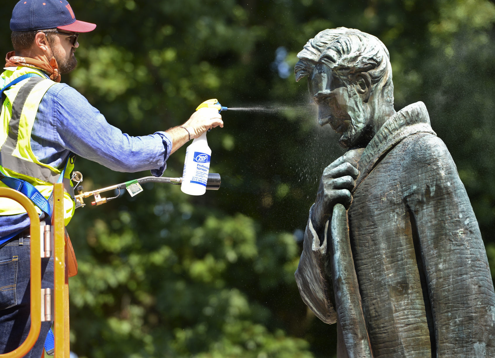PHOTO: Lincoln washed at midday